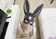 هل رأيت ذلك الأرنب الساخن يقفز على الزب الكبير؟