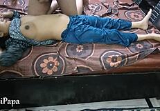 Belle épouse indienne explore sexe hardcore exotique avec sa partenaire étudiante, menant à baise intense et sperme sur seins