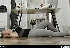 Wow, skutečná futanari holka s velkým zadkem se nechává vrtat od shemale! 😍