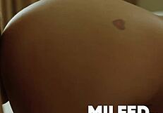 Moja nevlastná svokra je nahá a pripravená na sex doma 😍