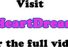 Teenka orálně uspokojena a ošukána velkokozy lesbičkou.