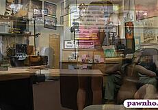 Brillebærende amatør babe overrasker med pantemand knep på skjult kamera