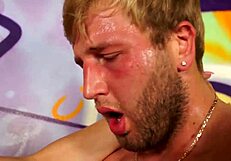 Kuuma nerd-tyttö saa kyytiä jäykiltä biseksuaaleilta kyrviltä villissä kolmikkoseksissä