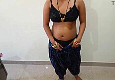 Sıcak Hint desi hizmetçi acı veren doggy style seks sırasında çığlık atıyor