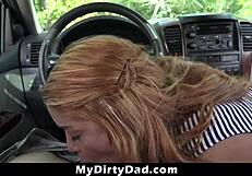 Papà acquisito, sei bloccato dentro di me? Spingere profondo potrebbe sbloccarci con una creampie.