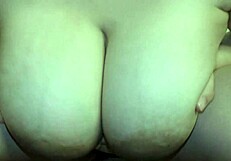 Hé kijk milky Mari mijn geile bbw stiefmoedertje met druipende melktieten in m'n gezicht