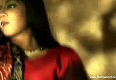 สาวอินเดียสวยเปลือยเปล่าทั้งตัวในฉากล่อใจคลาสสิก