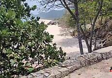 Di balik layar di Pantai Rio sama Holly Bombom dan Joao