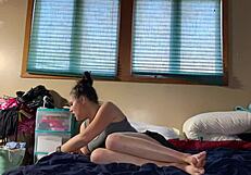 Kako jebati svojo pastorko, medtem ko kadi in masturbira