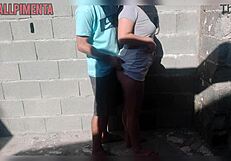 Nachbarn-Reparateur für Kostenvoranschlag angerufen, versehentlich Höschen gezeigt und musste seinen Schwanz reiten!