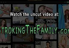 Versaute junge Schlampe lutscht Stiefbruder in wildem Moment