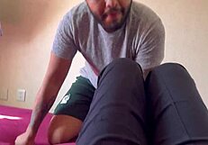 Saya tunjuk thong mutiara saya dan dia gelincir masuk dalam saya dalam. Rasanya sedap sangat!