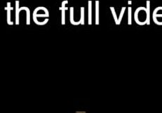 스트레이트 금발 남자가 게이 남자에게 처음으로 세게 맞는 거