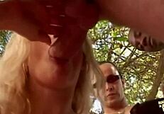 金发瘦美女随意让任何男人操她的紧逼和屁股