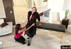 Ja bujná tínedžerka 18+ v psí pozícii od nevlastného otca