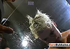 Aku Di-drill Keras Sama Grup Pria dengan Rambut Pendek.