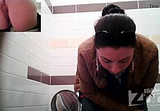 숨겨진 캠으로 잡힌 인도 여자의 탐스러운 아래