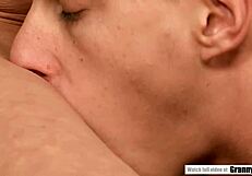 Katala a tréner óriás farkára vágyik edzés közben