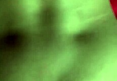 זוג מיאנמר אסייתי בעמידה אינטנסיבית כפופים לזיון קרימפיי קשה