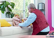 Pops menang sexbot di restoran Vegas dengan vagina remaja 18+ ketat. Dia uji setiap inci malam ini!