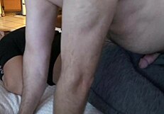 瑜伽裤里的大屁股被弯腰进行激烈的后入式操