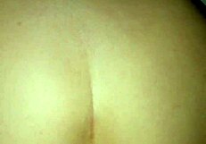 مثنية لقذف ساخن على الطيز في وضع الكلب