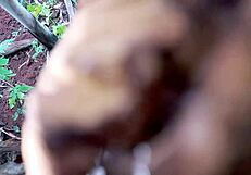 Elmentem utána a ház mögé és megragadta a dolgom.