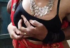 وااو، فتاة هندية لطيفة تصبح متوحشة مع صديقها السابق، تلعق وتقبل!