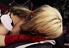 أفلام وورني بيمبو بصدر مزيف عملاق تتفاخر