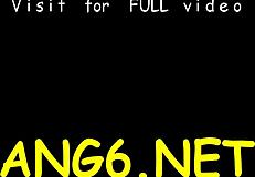 Holka vzrušuje chlapy divokým cowgirl ježděním a cucáním