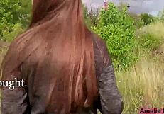 Fata suge senzual pula iubitului afară cu cum în gură