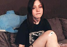 年轻妹子直播用假阳具自慰独秀