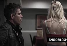 Novinha mimada Chloe Cherry levando DP do padrasto e tio postiço