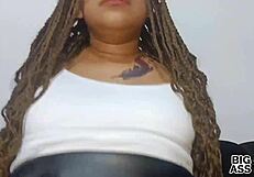 יו, אמא חורגת משתוקקת לזין גדול של בן חורג בתחת!