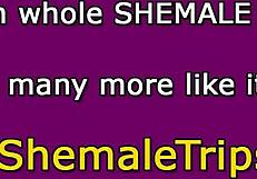 Pute trans chevauche une bite en action HD avec un rimjob