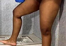 Kız Arkadaşımın Duşta Yıkanışını Gördüm