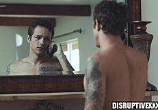 Ζεστός τύπος παίρνει bareback rimjob και anal από τον πρώην κατάδικο Adam Ramzi