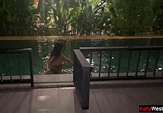 Взех красавица от улицата и проблеснах дупките й за пари