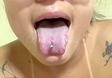 Punheta guiada της loira safada δείχνοντας μουσκεμένη πούτσα στον Fernando ζητώντας γάλα