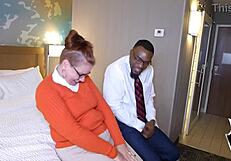 La Curvy Nerd Rossiccia Reigh Riceve una Sborrata Facciata Messy da Rome Major Dopo Azione Selvaggia