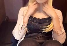 야, 금발 미인 레이디보이가 자위하는 거 보고 싶어?