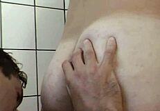 ชายเกย์ร้อนๆ กินก้นในปาร์ตี้ป่าเถื่อน