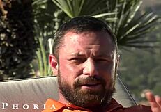 मैन बाय सेक्स में डाइव करता है शादीशुदा दोस्तों के साथ गर्लफ्रेंड की खुशी के लिए