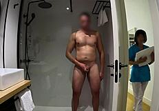 バスルームでオナニーしてると清掃婦が参加してイカせる