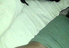 她说：“弯腰后入射精。”