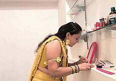 सुद्ध देसी हाउसवाइफ ने टैबू ब्लोजॉब स्किल्स से ताने मारे