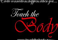 2人の茶髪美女、ベッドで裸で滑る