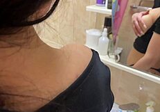 jeg spionerer på busty stemor i badet som onanerer