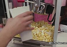 मैं बिलीव नहीं कर सकता कितना हार्ड लिली ब्रान्स 4on1 डीपी लेती है! फेस फकड रेडहेड डबल पेनेट्रेशन फ्रेंजी SZ3056 प्रो की तरह हैंडल करती है।