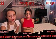 أخيرًا، صديقاتي بلغن السن القانوني—من جاهز لمتعة كاميرا ويب مع ألعاب؟